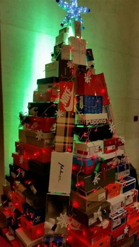 10 Creative Christmas Tree Making Hacks That You Can Do At Home