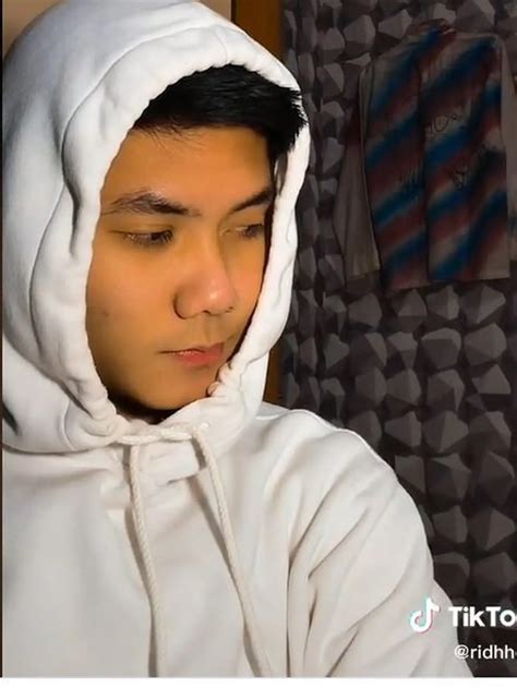 Potret Seleb TikTok Ridhho Disebut Mirip Iqbaal Ramadhan Bak