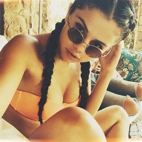 Selena Gomez S Sexiest Bikini Pictures Popsugar Latina