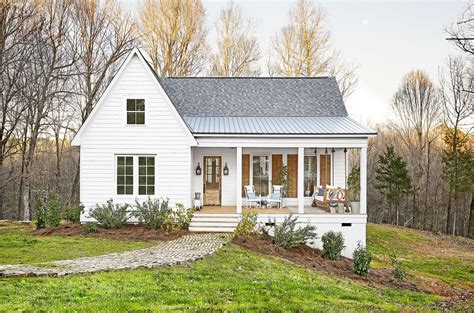 3) farmhouse revival, plan #1821. Inside a Mississippi Farmhouse That Fits a Family of 6 ...