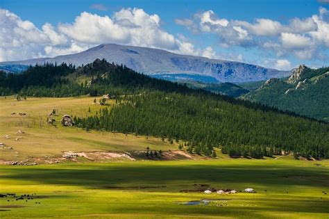 Монголоороо аялъя: Суварга хайрхан уул