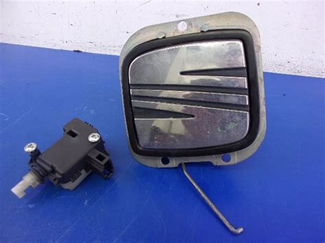 SEAT LEON I MK1 KLAMKA ZAMEK KLAPY TYŁ ZNACZEK 10848059446