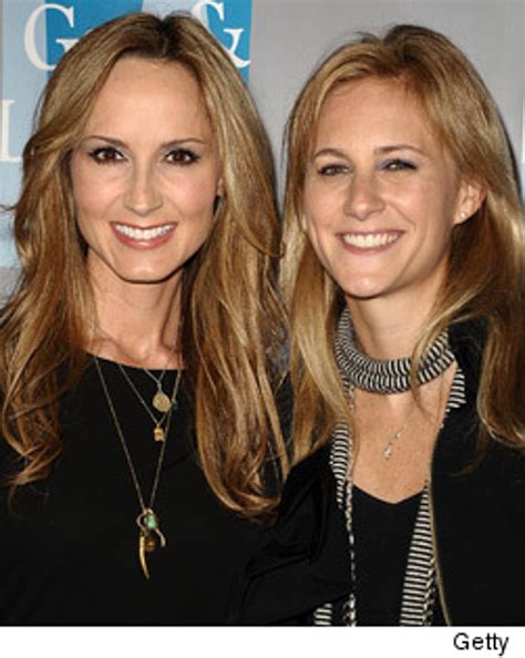 Country Singer Chely Wright Weds