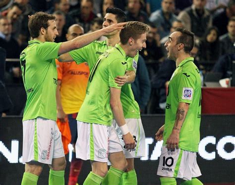 Los jugadores del movistar inter posan con el trofeo. Inter Movistar y ElPozo buscan ocupar el trono vacante del ...