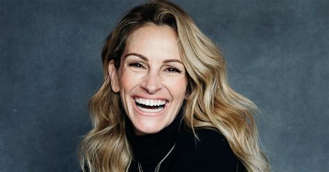 Julia Roberts First Learned She Was Famous During An Awkward Bathroom