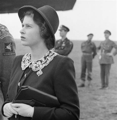 Princess Elizabeth Queen Elizabeth Ii Visiting Airborne Troops May