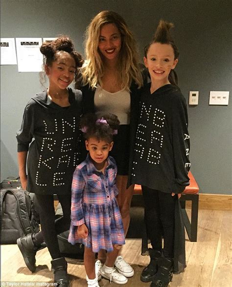 Beyonce And Adorable Daughter Blue Ivy Bond At Janet Jackson Concert Daily Mail Online
