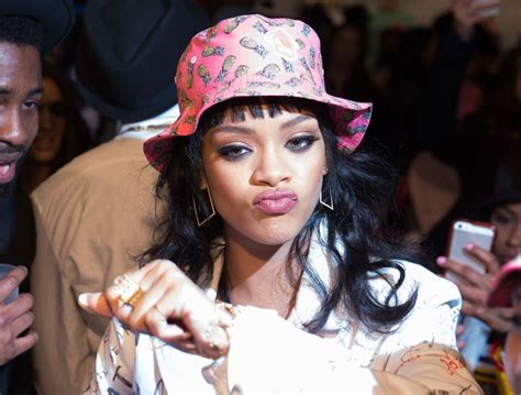 Rihanna Also Refutes Those Fun Ricaprio Dating Rumors