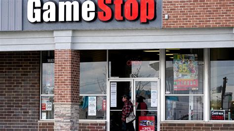 Smaller investors face down hedge funds, as GameStop soars | WWTI