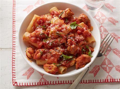 Bake, rotating the pan halfway through, until the chicken is just cooked through, about 25 minutes. Rigatoni with Chicken Thighs Recipe | Ree Drummond | Food ...
