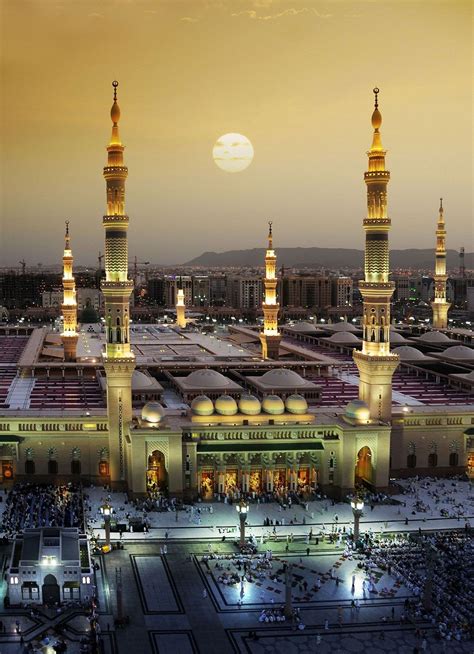 The Prophets Mosque In Al Madinah Saudi Arabia Beautiful Mosques