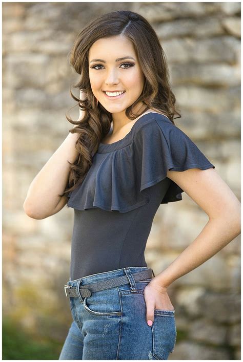 Pin By Staci Dees On Girls Senior Girl Poses Photography Poses Women