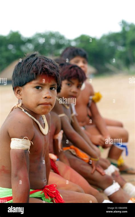 Indios Kalapalo Mato Grosso Brasil América Del Sur Fotografía De Stock Alamy