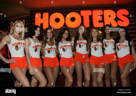 Las Vegas Nv Usa 14th Sep 2015 Hooters Girls At Arrivals For Worlds Largest Hooters Opens