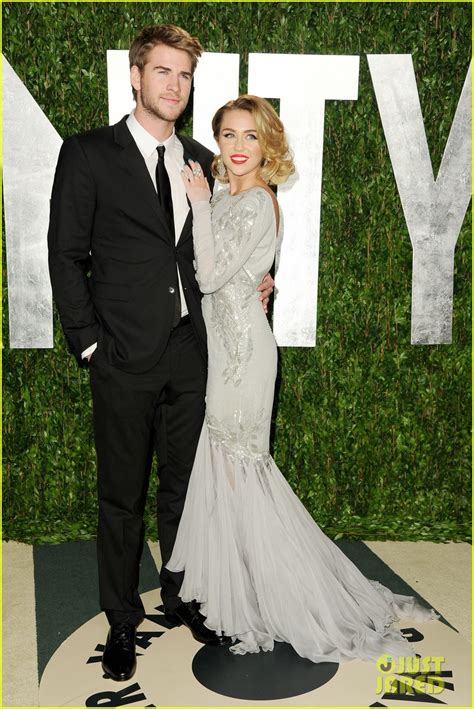 Miley cyrus sings her liam hemsworth love story. Miley Cyrus Doesn't Know Why Everybody Wants Her & Liam ...