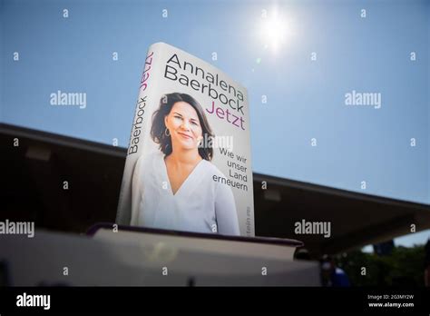 17. Juni 2021, Berlin: Grüne Kandidatin für das Buch von Kanzlerin