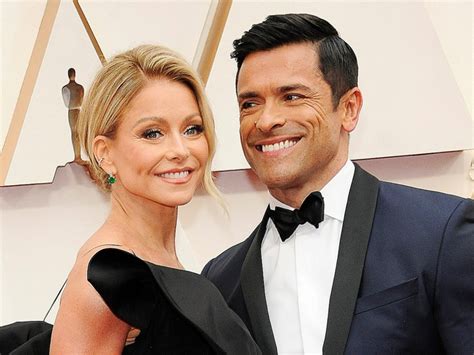 Kelly Ripa Shows Off Her Butt For Mark Consuelos In Bathing Suit Photo