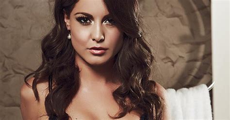 Best Cleavages In The World Louise Thompson Cleavage