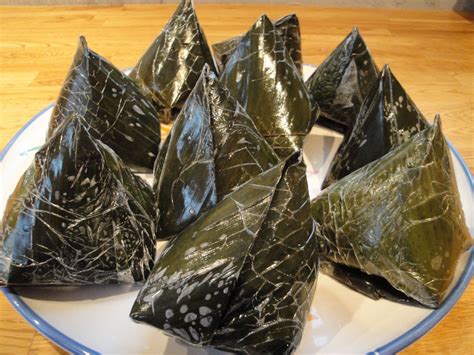Maybe you would like to learn more about one of these? Bánh giò / Pyramiden-Reismehl-Kuchen mit Fleischfüllung ...
