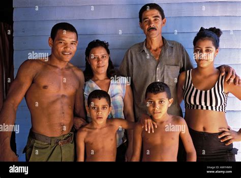 Familia Cubana En Su Casa Rural La Serafina Provincia De La Habana Cuba