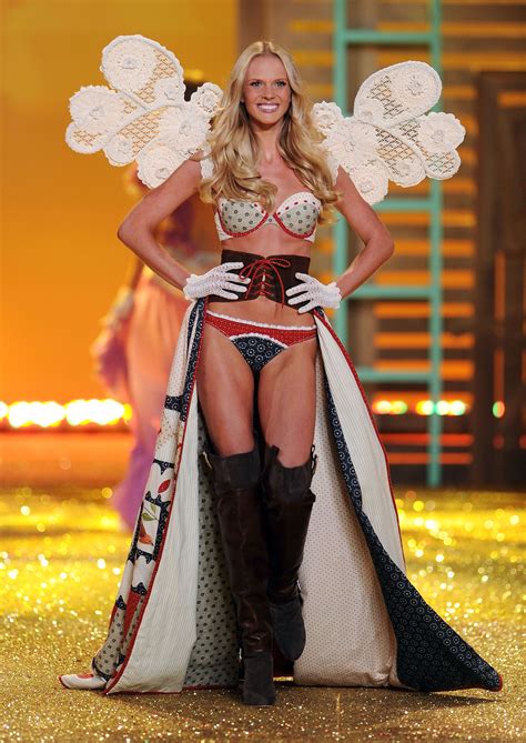 anne vyalitsyna the 2010 victoria s secret fashion show unveiled — karolina kurkova jessic
