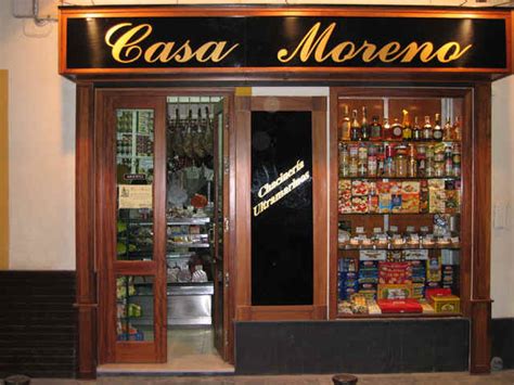 Está rodeado de tıendas comercıales, supermercados, farmacıas, parque ınfantıl. Cerveceria Internacional Sevilla Casa Moreno (La Tienda)