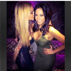 I M A Celebrity S Vicky Pattison Gets Steamy With Pal While Party