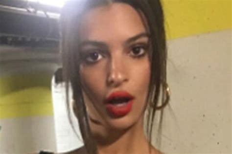 Braless Emily Ratajkowski Flashes Cleavage In Seriously Low Cut Top Daily Star
