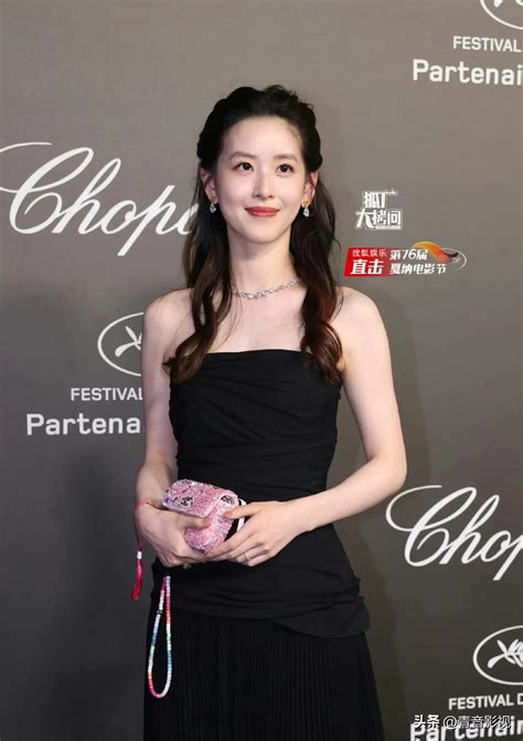 Zhang Zetian Appeared At The Cannes Dinner Smiling Like A Certain