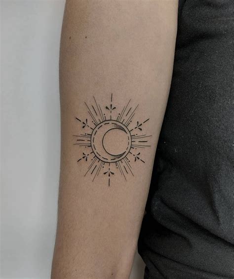 Tatuagem de sol e lua 55 ideias que vão te encantar