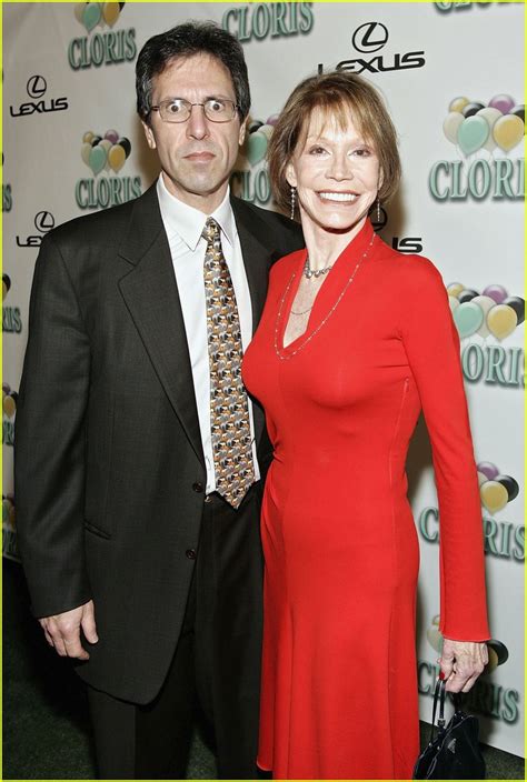 mary tyler moore s husband breaks silence on her death photo 3851178 mary tyler moore photos