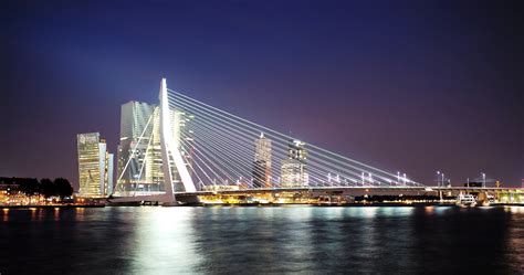 De stad die bruist en de stad die. The World Live: Erasmusbrug Rotterdam live webcam Erasmus ...