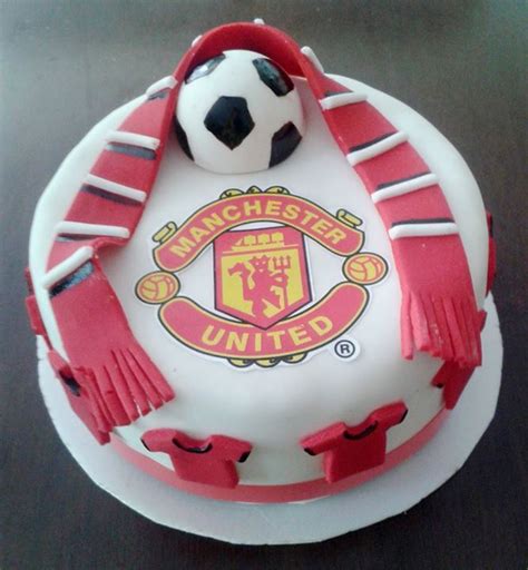 Man u logo hand carved from fondant. Torta manchester united / Manchester united cake | Soccer ...