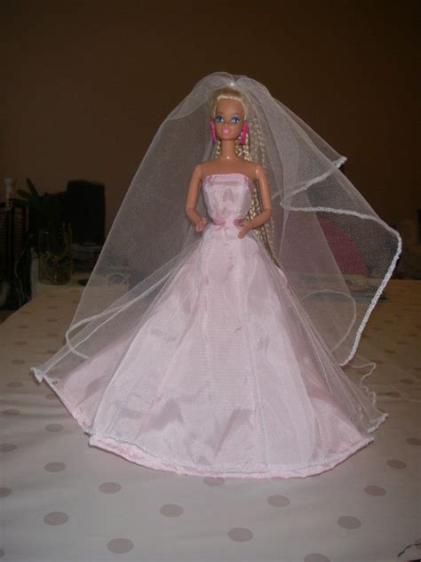 Lorsque les résultats de saisie automatique sont disponibles, utilisez les flèches haut et bas pour parcourir et la touche entrée pour sélectionner. patron robe de mariee barbie - Patron de couture gratuit