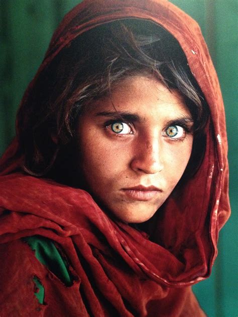 Afghan Girl Girl With Green Eyes Steve Mccurry