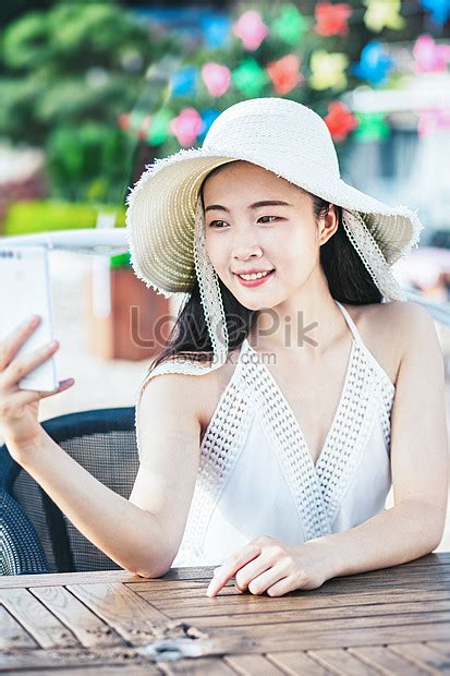 Vacation Girl Beach Selfie Picture And Hd Photos Free Download On Lovepik