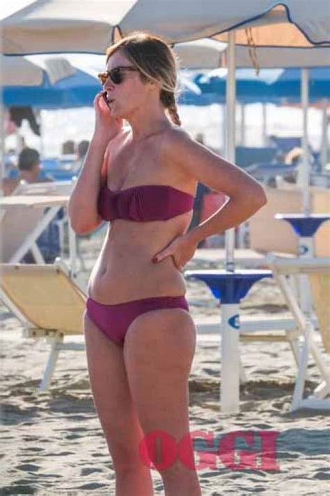 Maria Elena Boschi Bikini Rosa In Spiaggia A Marina Di Hot Sex Picture