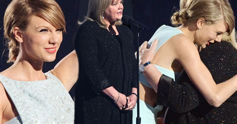 Taylor Swifts Mum Gives An Emotional Speech At Acm Awards Shortly After Revealing Cancer