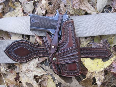 Wild Bunch 1911 Rig On Leaves1000 1800×1350 Leather Holster