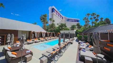 Topless Pools In Vegas In