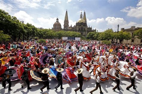 Largest Mariachi Folk Dance World Record Set In Mexico