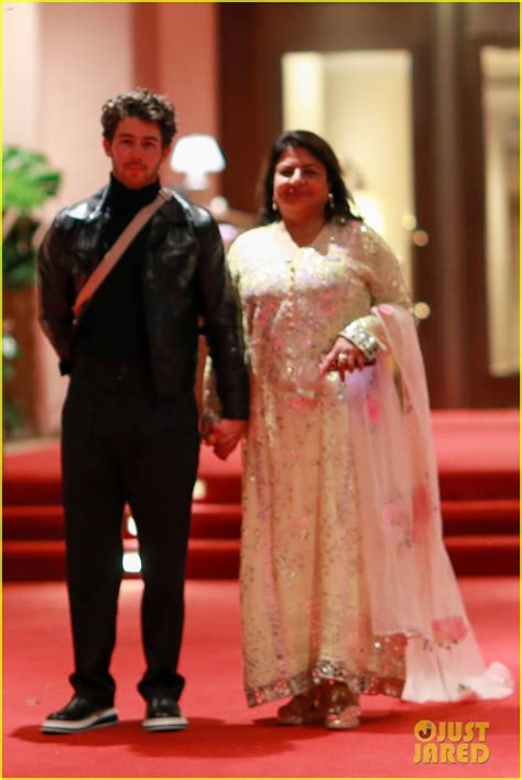 Nick Jonas Priyanka Chopra Celebrate Diwali With Her Mom Photo