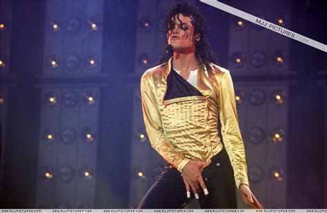 The famous michael jackson crotch grab. Crotch grabbing collection! WooHoo - Michael Jackson Photo ...