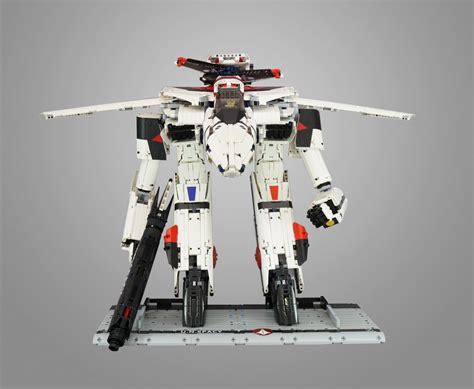 This Lego Valkyrie Is Possibly The Largest Macross Mecha Moc To Date
