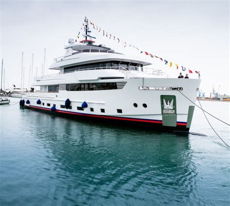 Yacht CROWBRIDGE Cantiere Delle Marche CHARTERWORLD Luxury