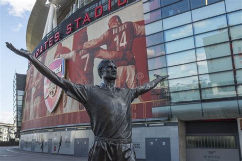 Tony Adams Statue Arsenal Emirates Stadium Editorial Image Image Of