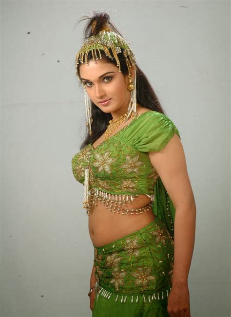 Honey Rose Gorgeous Queen Hot Navel Show KOLLYWOODLIVE