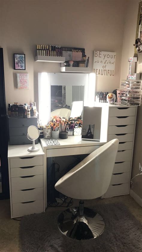 It worked for a while. 25+ Best Makeup Closet Room Design For Your Home ...