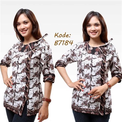Tampil casual dan tetap professional. 12 Model Baju Batik Kantor Wanita Modern, Terbaik! | 1000 ...