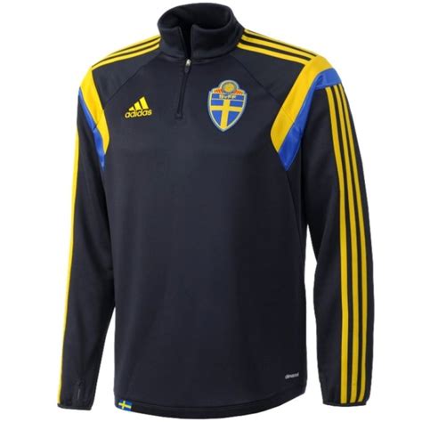 Der schwedischen nationalmannschaft würde ohne zweifel ein ausnahmestürmer verloren gehen, wenn ibrahimovic nicht mehr dabei wäre. Schweden Nationalmannschaft Trainingstop 2015 - Adidas ...
